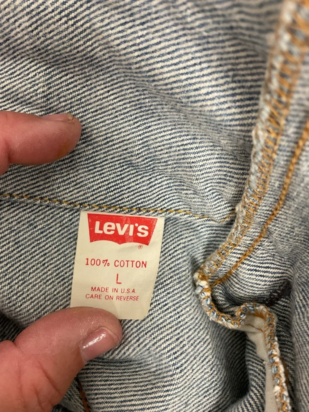Vintage Levi’s Denim Trucker Jacket USA Made Size L Distressed 70507 Light Wash - Picture 9 of 9